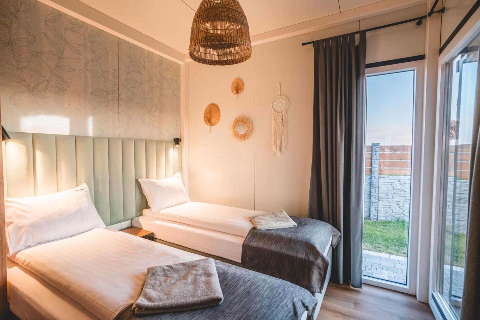 Rresort - Domki Z Krytym I Podgrzewanym Basenem, Sauna, Wifi, Parking W Cenie! Ревал Екстериор снимка